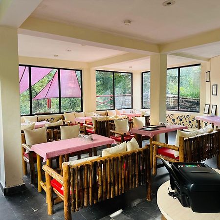 Red House Cafe And Inn Manāli Zewnętrze zdjęcie