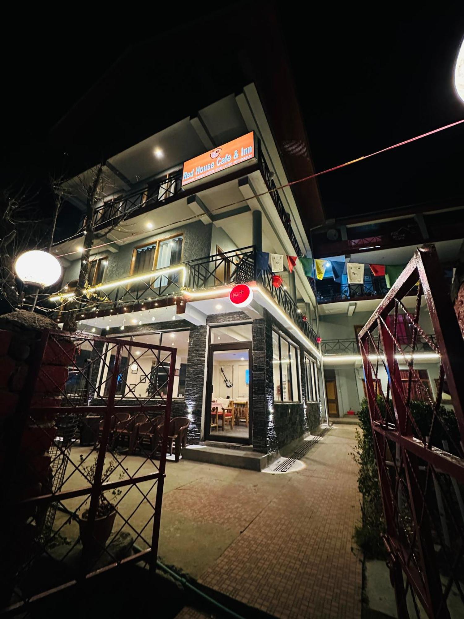 Red House Cafe And Inn Manāli Zewnętrze zdjęcie