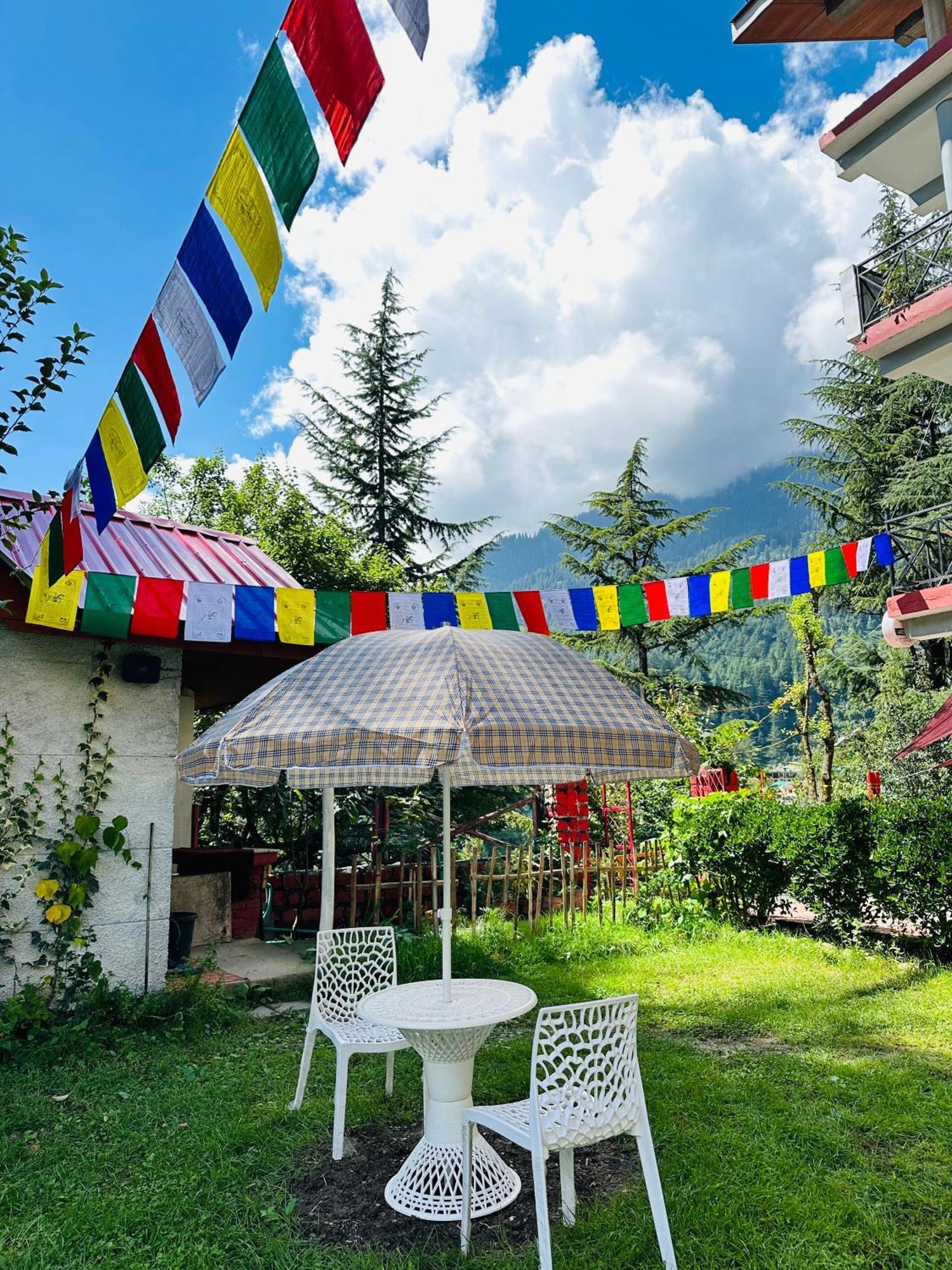 Red House Cafe And Inn Manāli Zewnętrze zdjęcie
