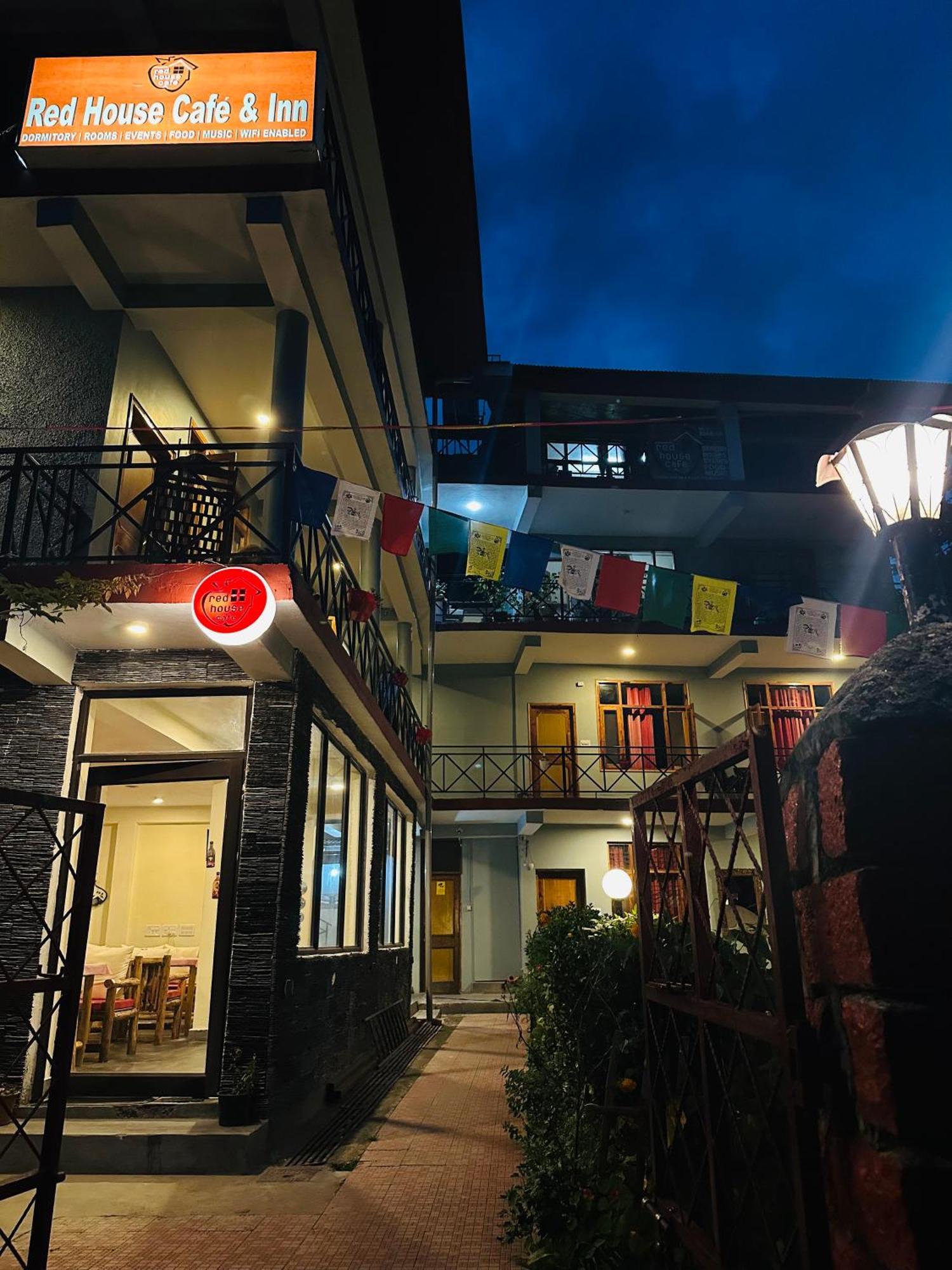 Red House Cafe And Inn Manāli Zewnętrze zdjęcie