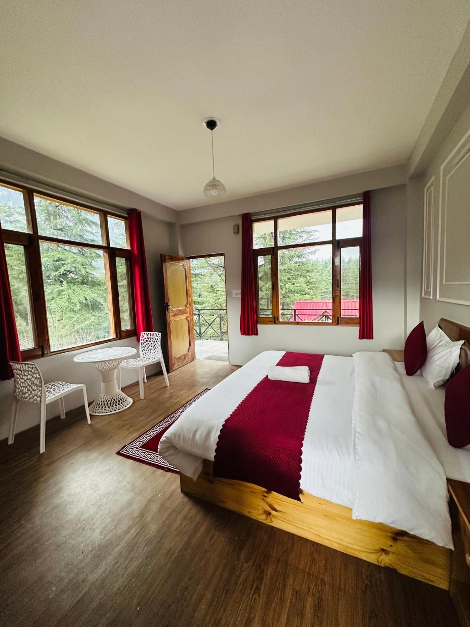 Red House Cafe And Inn Manāli Zewnętrze zdjęcie