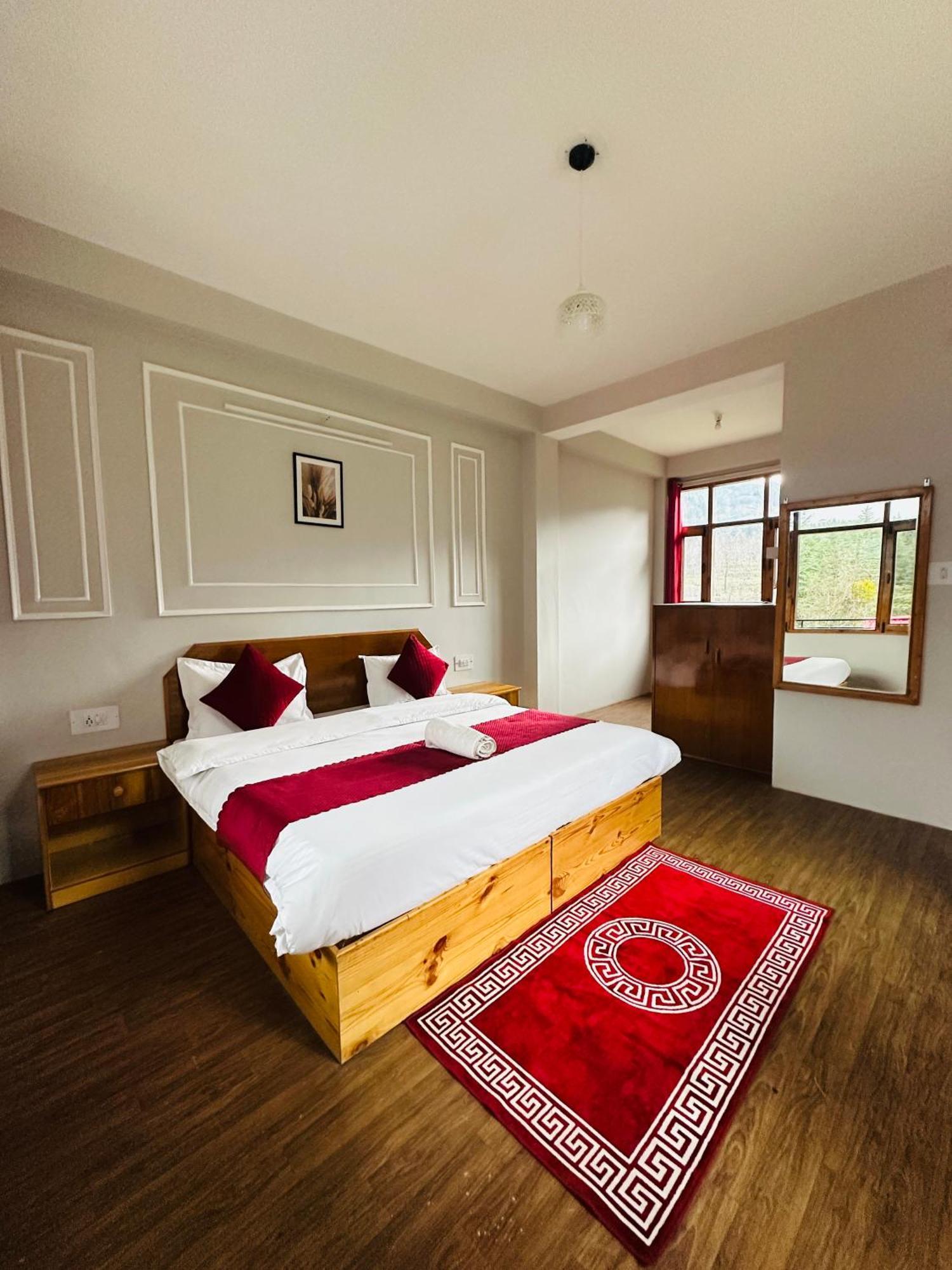 Red House Cafe And Inn Manāli Zewnętrze zdjęcie