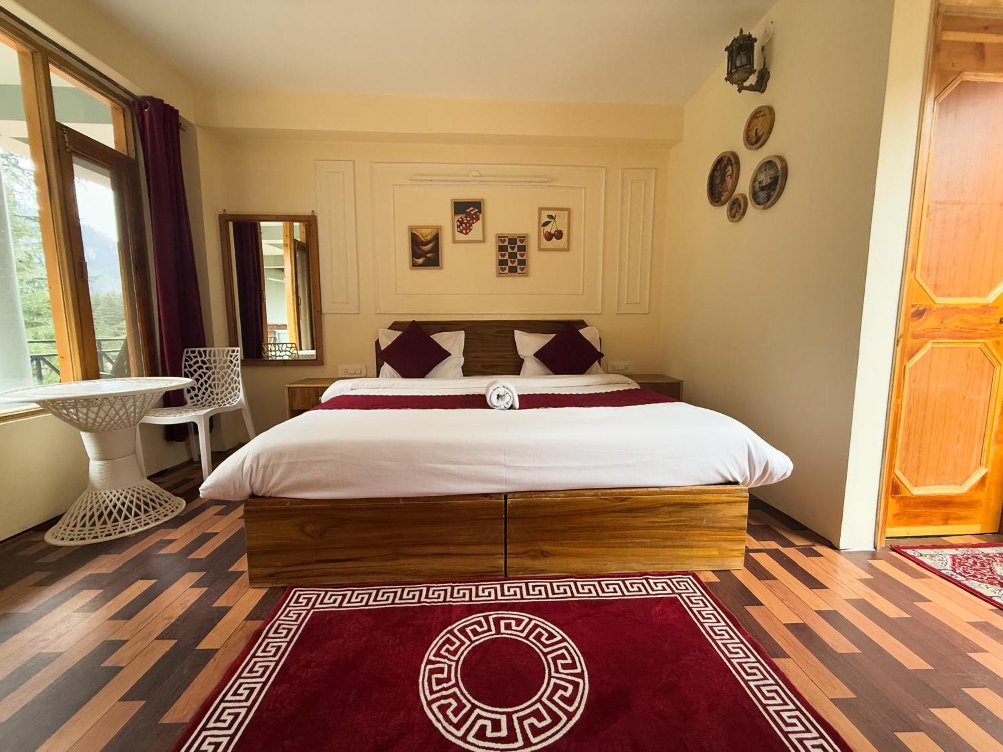 Red House Cafe And Inn Manāli Zewnętrze zdjęcie